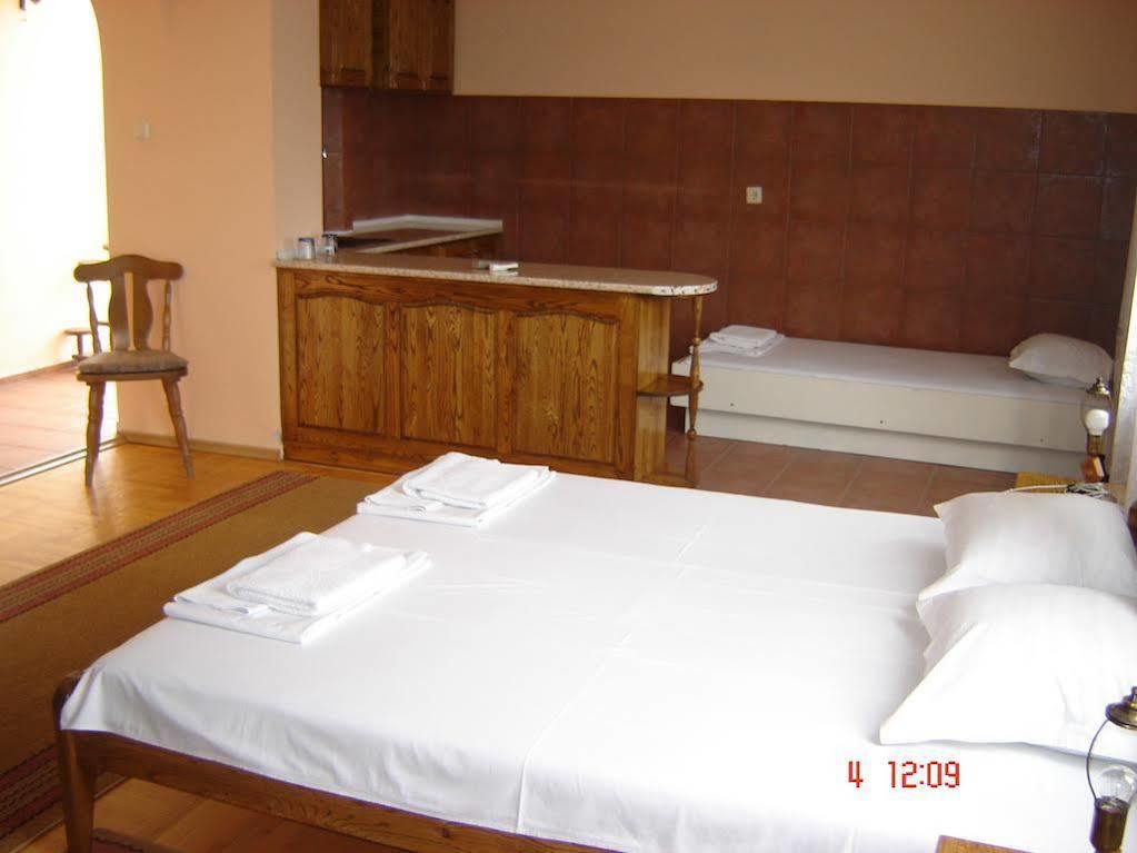Kanclera Hotel Kaspichan Bagian luar foto