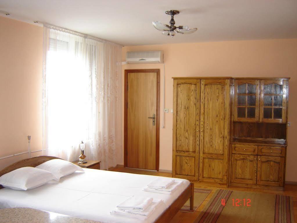 Kanclera Hotel Kaspichan Bagian luar foto