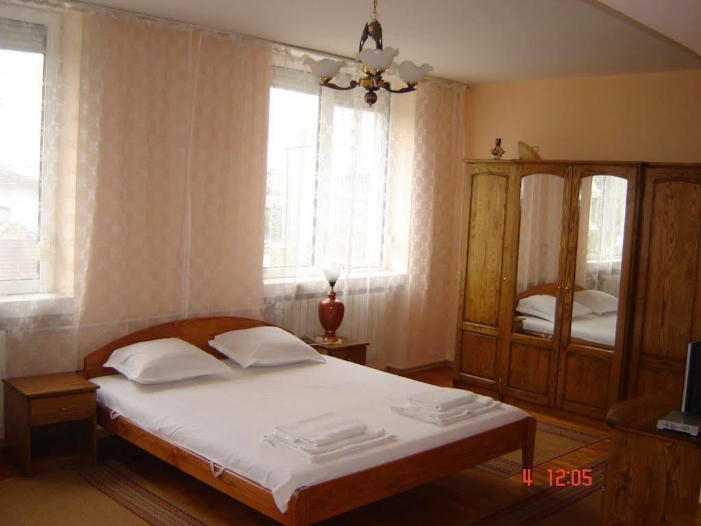 Kanclera Hotel Kaspichan Bagian luar foto